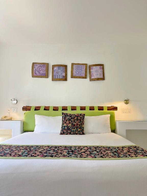 Seven Crown Express & Suites by Kavia photo 2