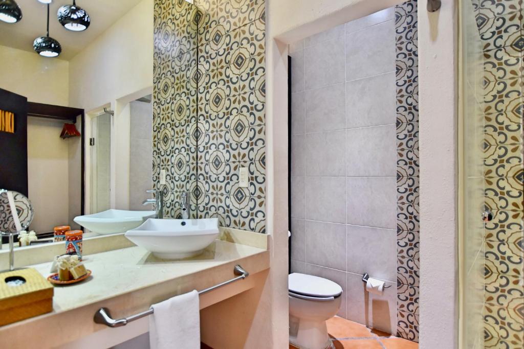 Riviera del Sol Amazing King Size Deluxe Suite 301 photo 3