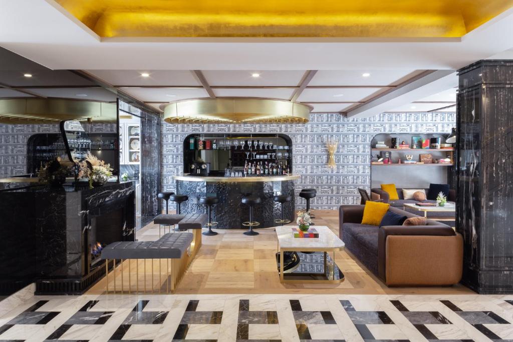The Alest Hotel photo 3