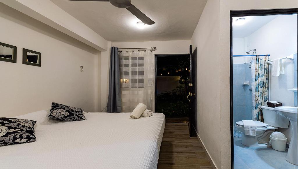 Vacation Rental - Standard Room at Casa Cocoa photo 3