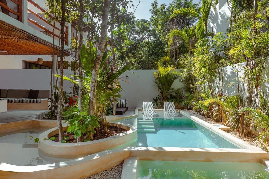 4BR Jungle Villa with Jacuzzi in Private Gated Community photo 3