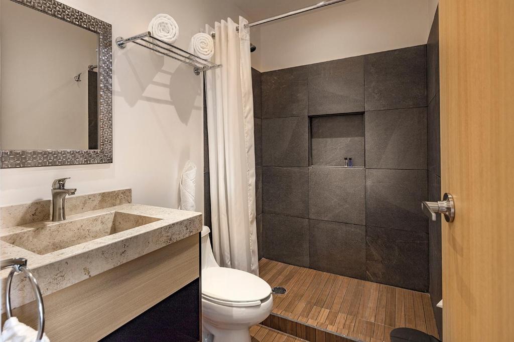 ROOM Hotel & Suites photo 3