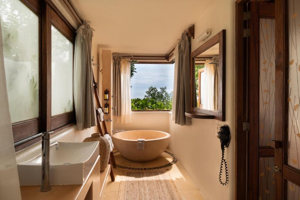 ZOA Hotel - Adults Only photo 2