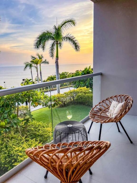 Spectacular Ocean front 5BR condo in Bolongo — photo 1