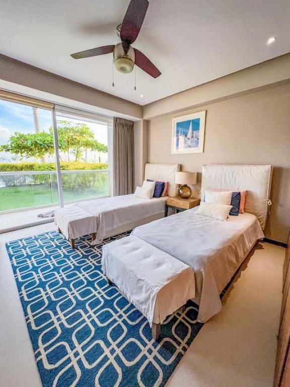 Spectacular Ocean front 5BR condo in Bolongo photo 2