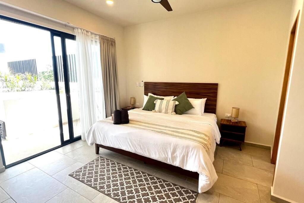 Spacious Penthouse with pool photo 2
