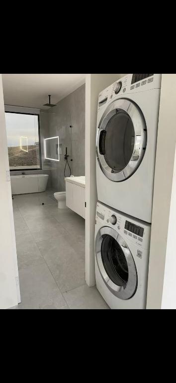 180 Ocean View PH photo 2