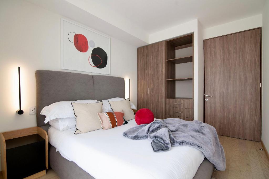 SANTA FE Red Beautiful Apartment! photo 2