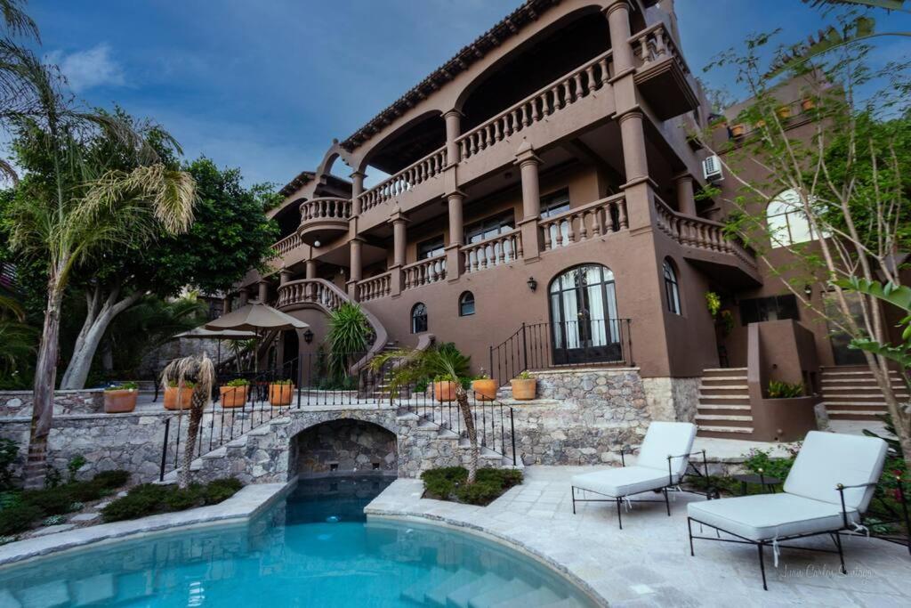 Stunning views and pool — photo 1
