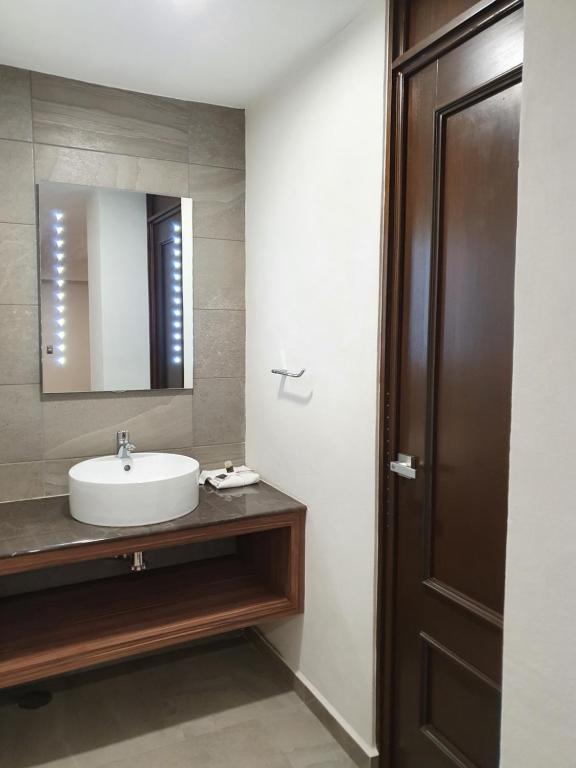 Estanza Hotel & Suites photo 3