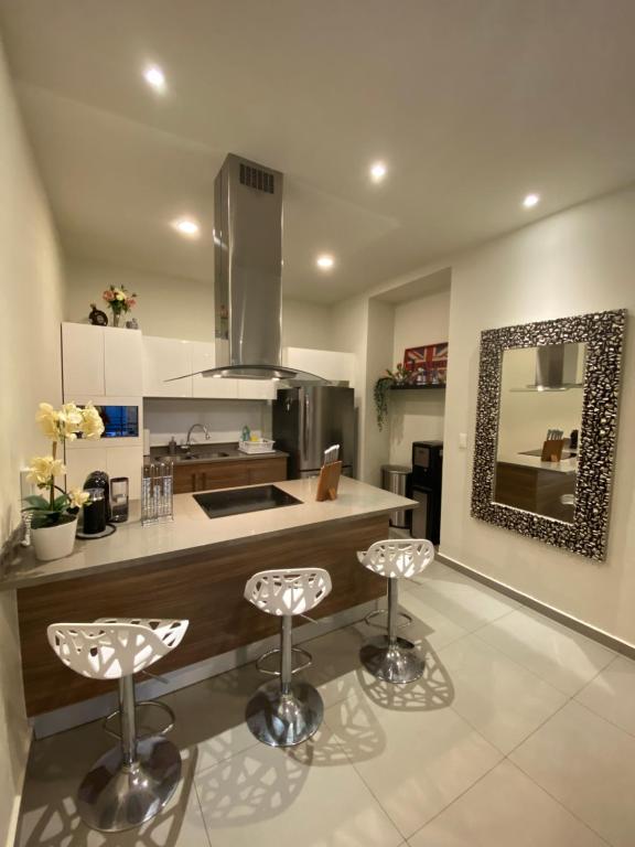 Lunada PH with Private Rooftop and Jacuzzi by Caribe Rentas photo 3