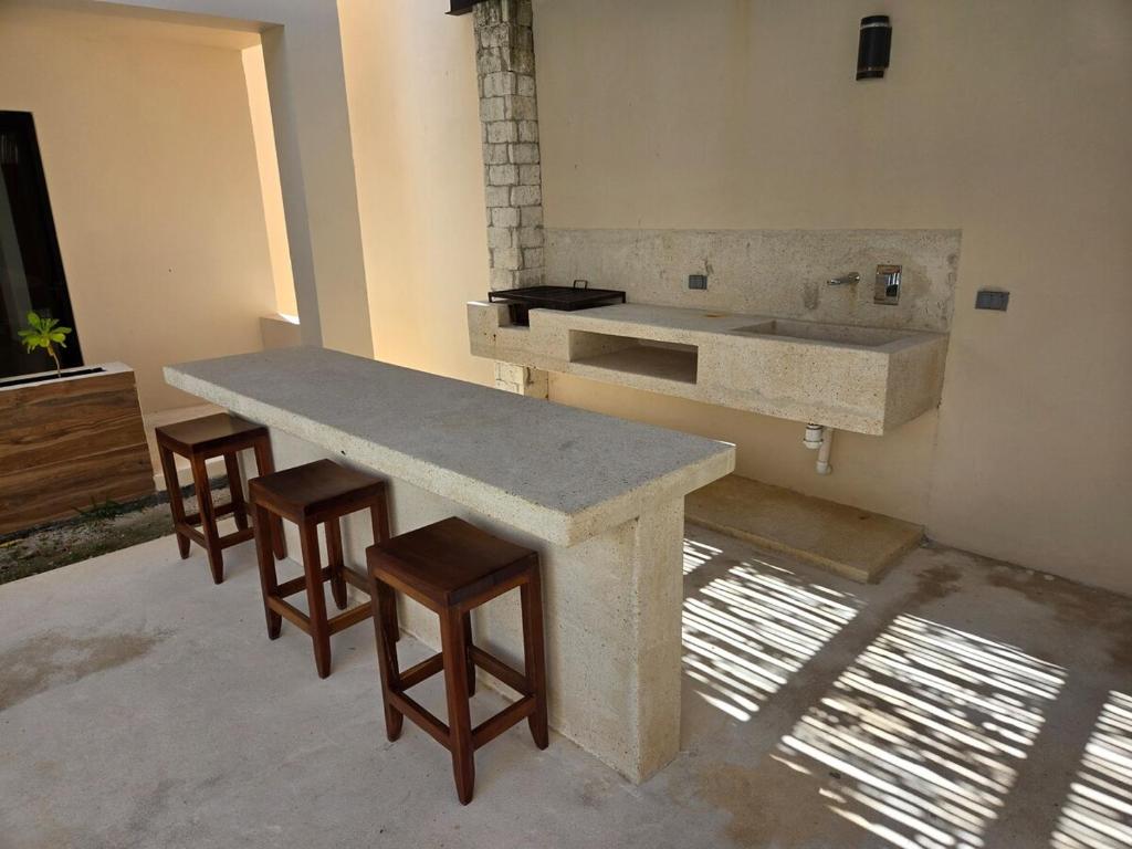 Rooftop pool and beach access photo 3