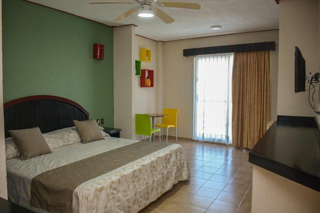 Suites Los Arcos photo 2