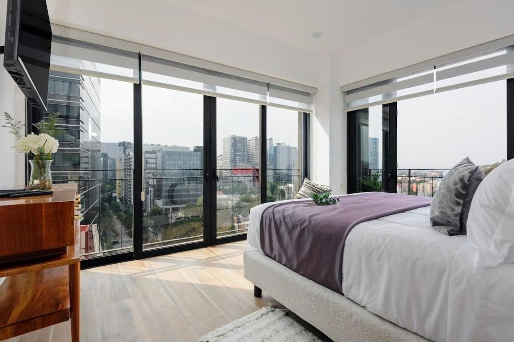 Stunning High-Rise Panoramic Apartment Polanco 3BD photo 2