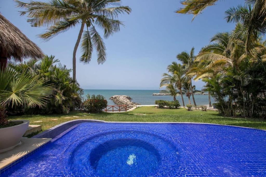 Oceanfront Retreat with Private Pool and Jacuzzi — photo 1