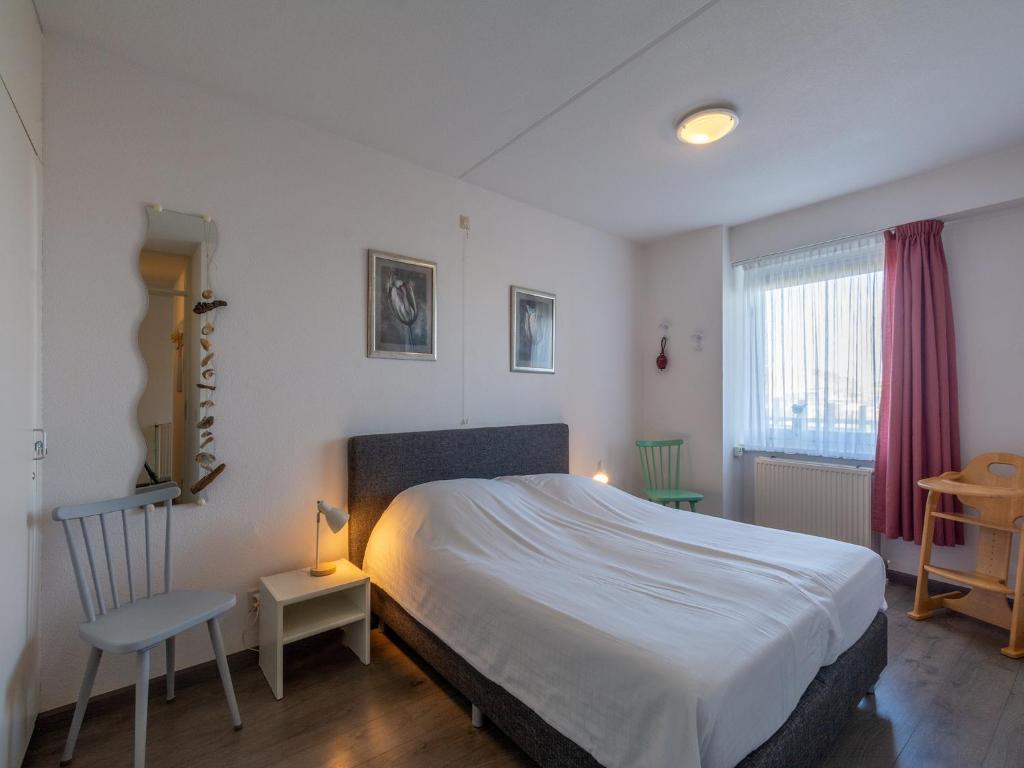 Apartment by Dunes with Balcony Views photo 2