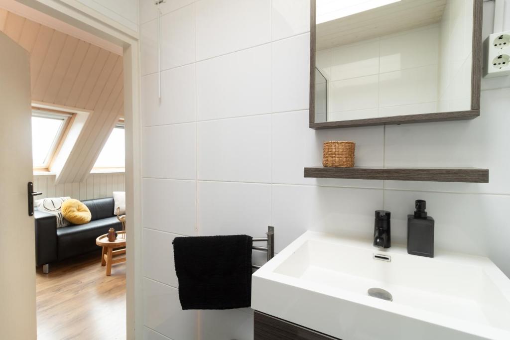 Strand appartement aan zee met 2 parkeerplekken! photo 3