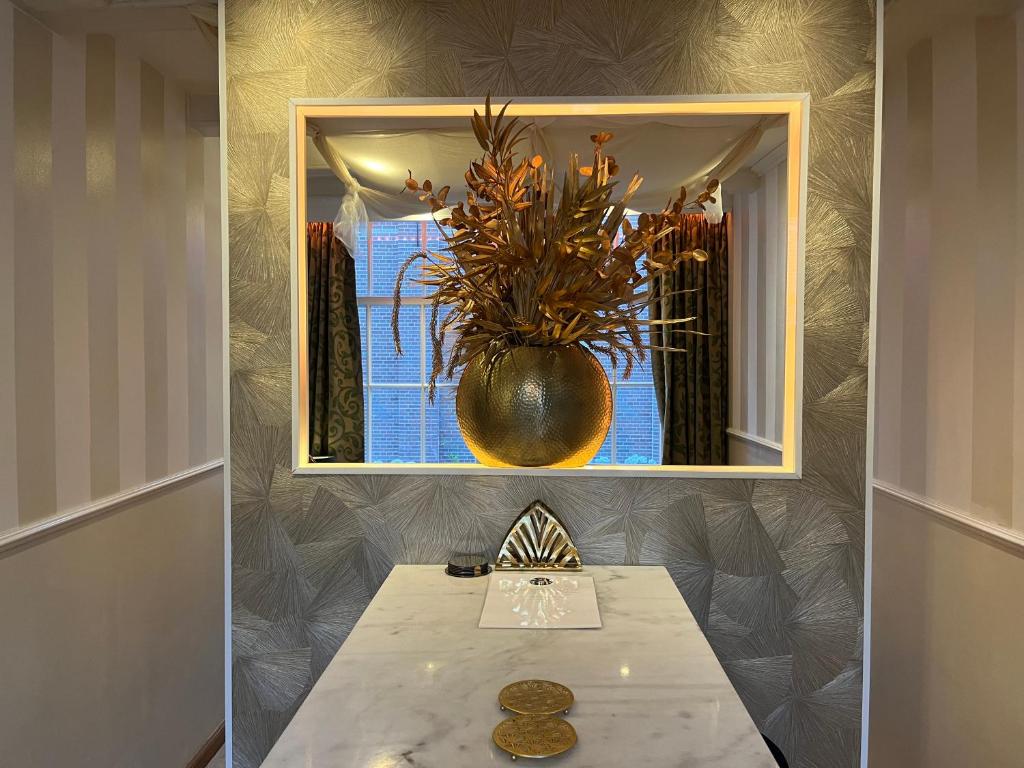 The smallest hotel in Amsterdam — photo 1