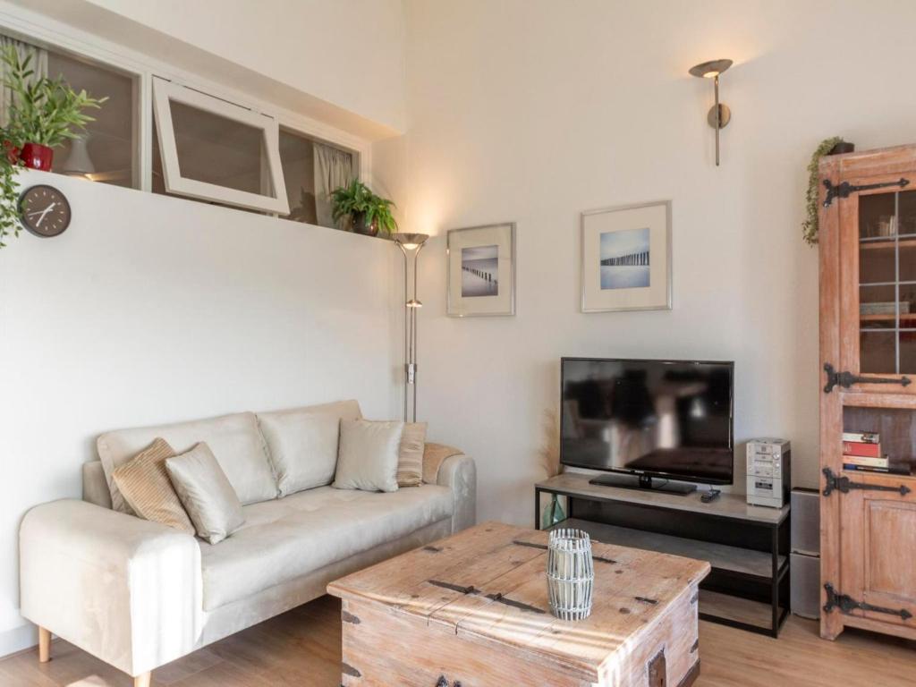 Bright Coastal Hideaway photo 3
