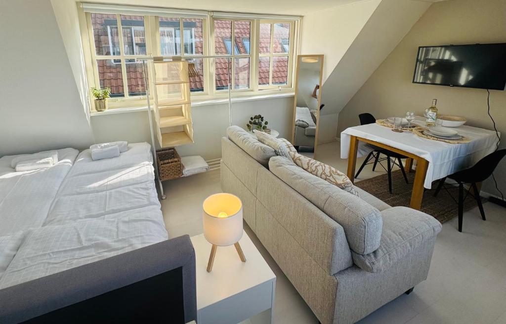 tiny beach house noordwijk photo 2