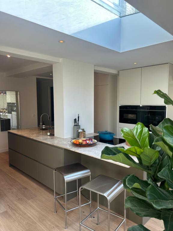 Spacious and lovely home — photo 1