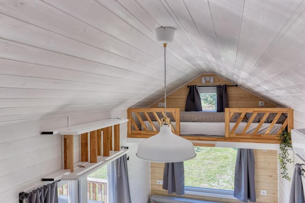 Rode Tiny House met zwembad photo 2