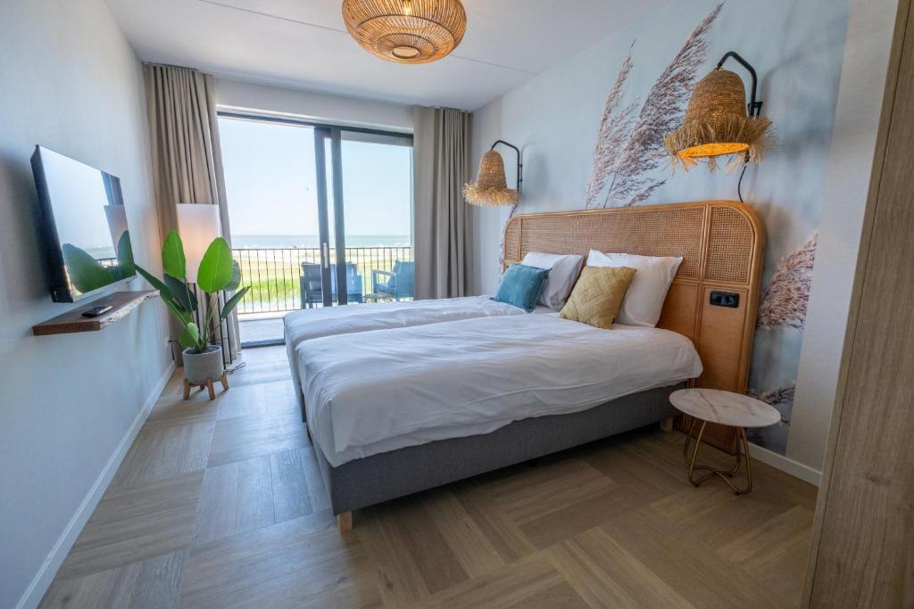 MarinaPark Beach Resort Soal | Beachfront villas photo 2