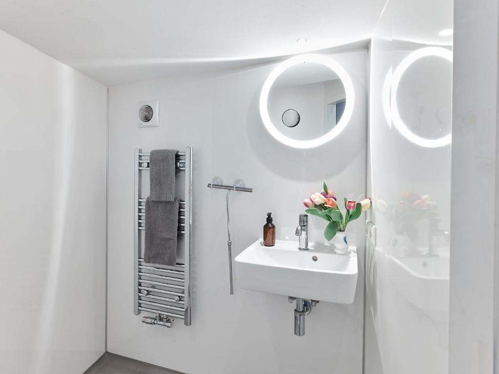 Your Houseboat Amsterdam photo 3