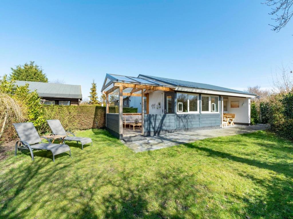 Bungalow in Sint Maartenszee near Beach — photo 1