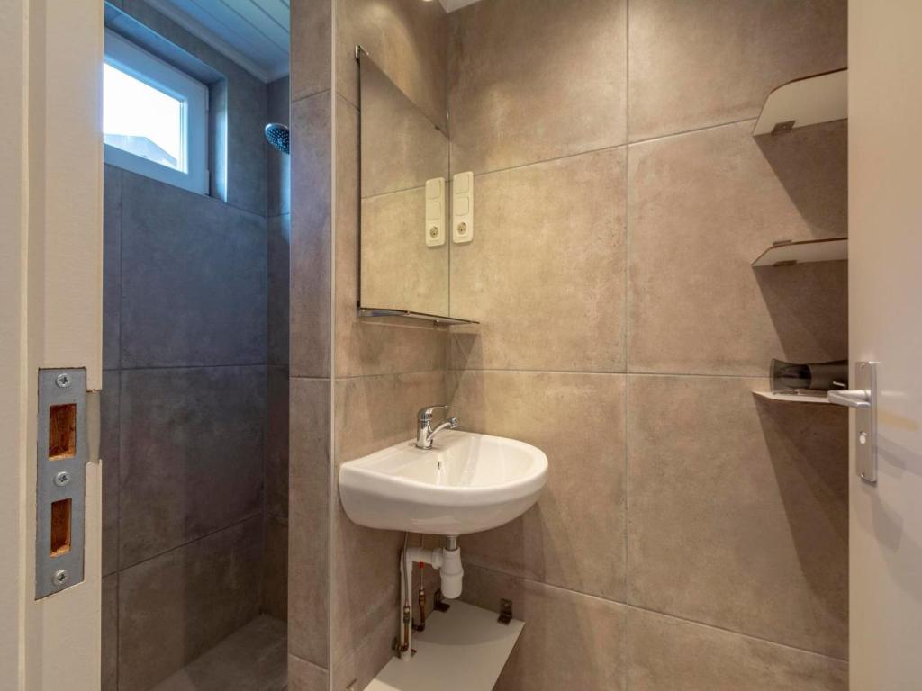 Bungalow in Sint Maartenszee near Beach photo 3
