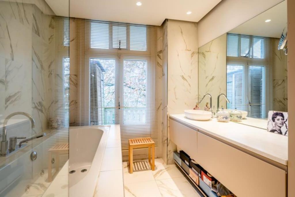 The Elegant Amsterdam Apartment photo 3