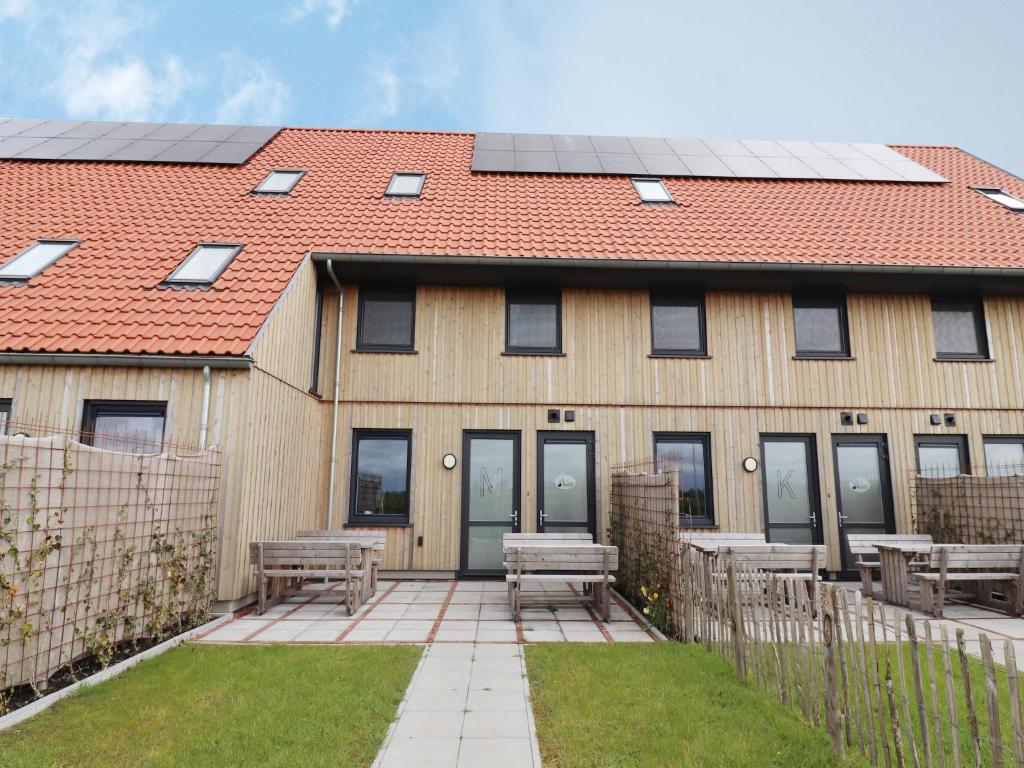 Spacious holiday home in Leons with garden — photo 1