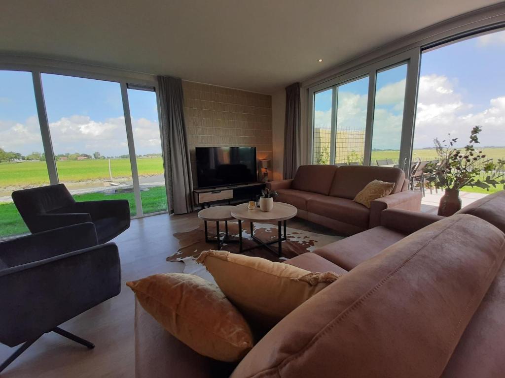 Spacious holiday home in Leons with garden photo 2
