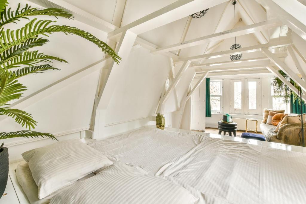 Spiegelgracht Apartments with Canal View photo 2