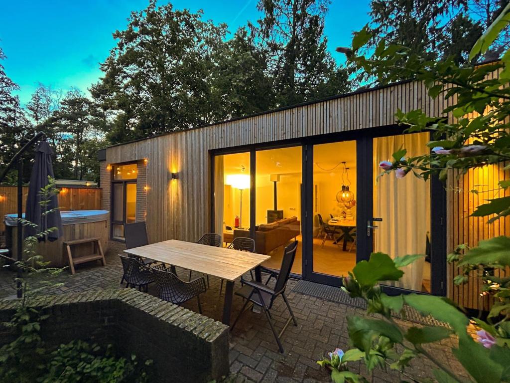 Holiday Home in Zelhem with Hot Tub & Forest — photo 1