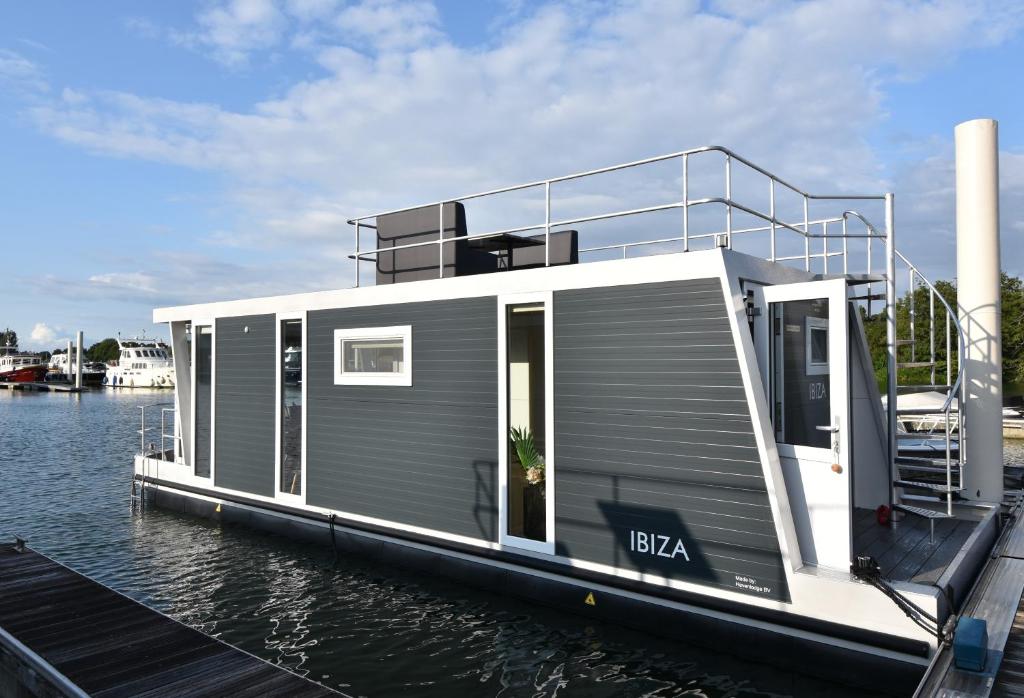 Tiny floating house Ibiza — photo 1