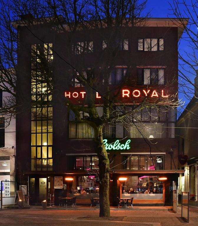Royal — photo 1