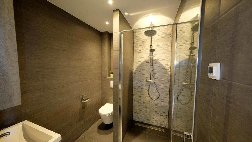 Sunny 45m2 Penthouse with Balcony and Terrace - R65C photo 3