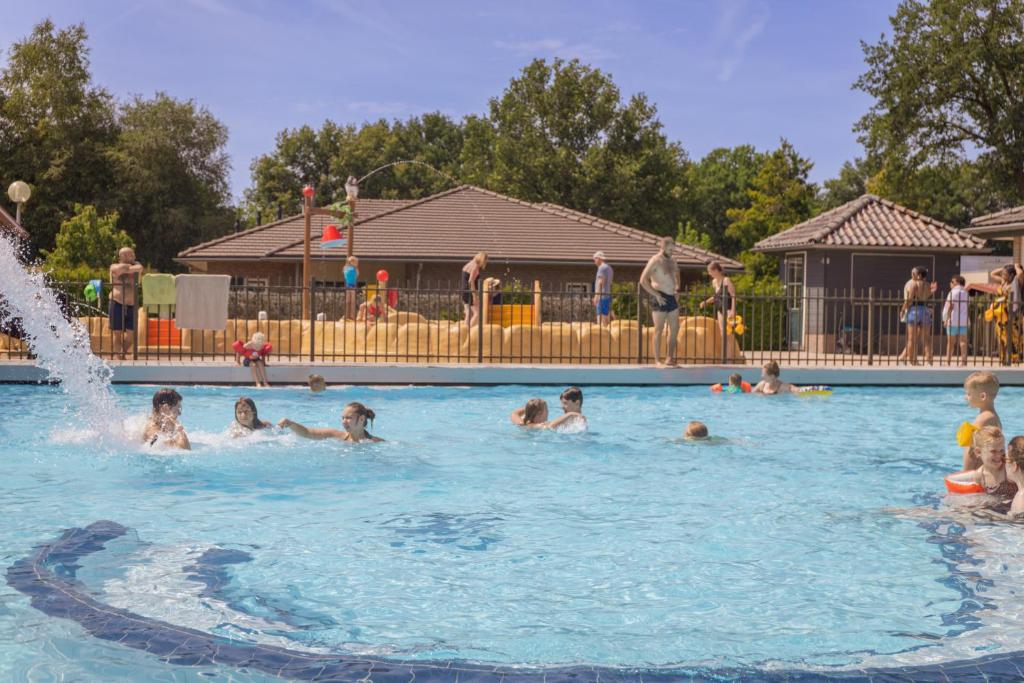Vakantiepark De Boshoek - Luxe Groepsverblijven op de Veluwe photo 2