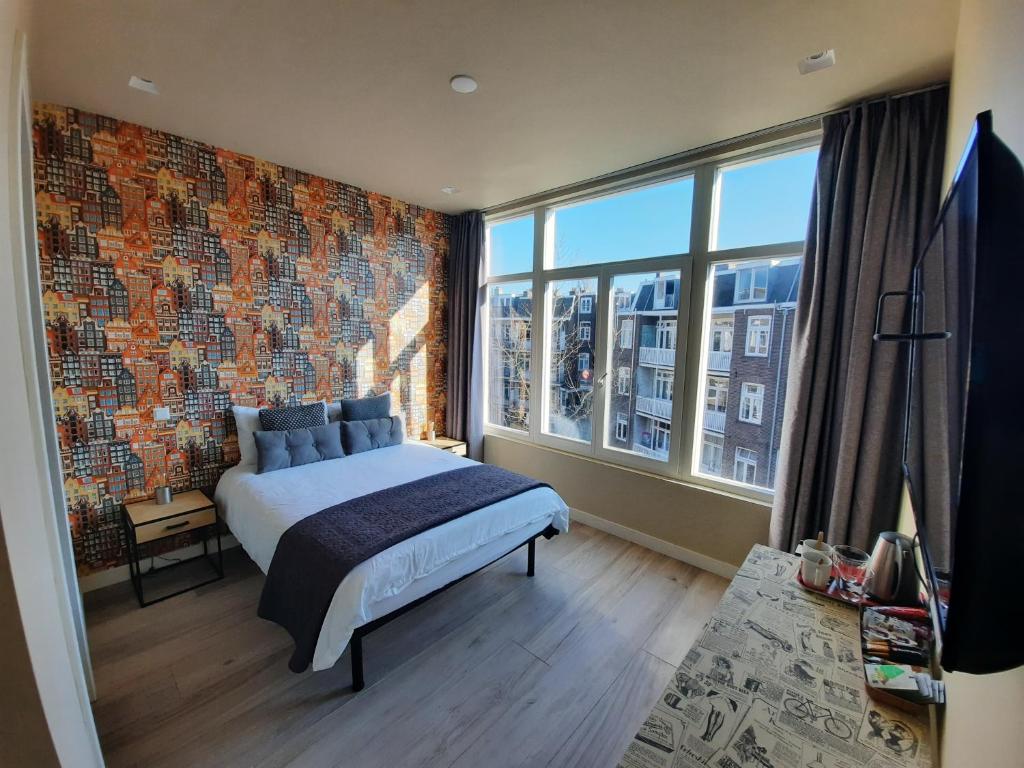 RoomWest — photo 1
