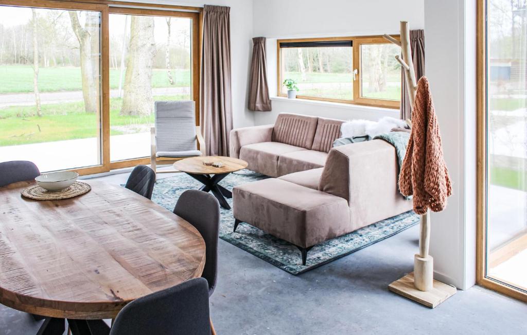 Stunning Home In Ijhorst With Wifi photo 3