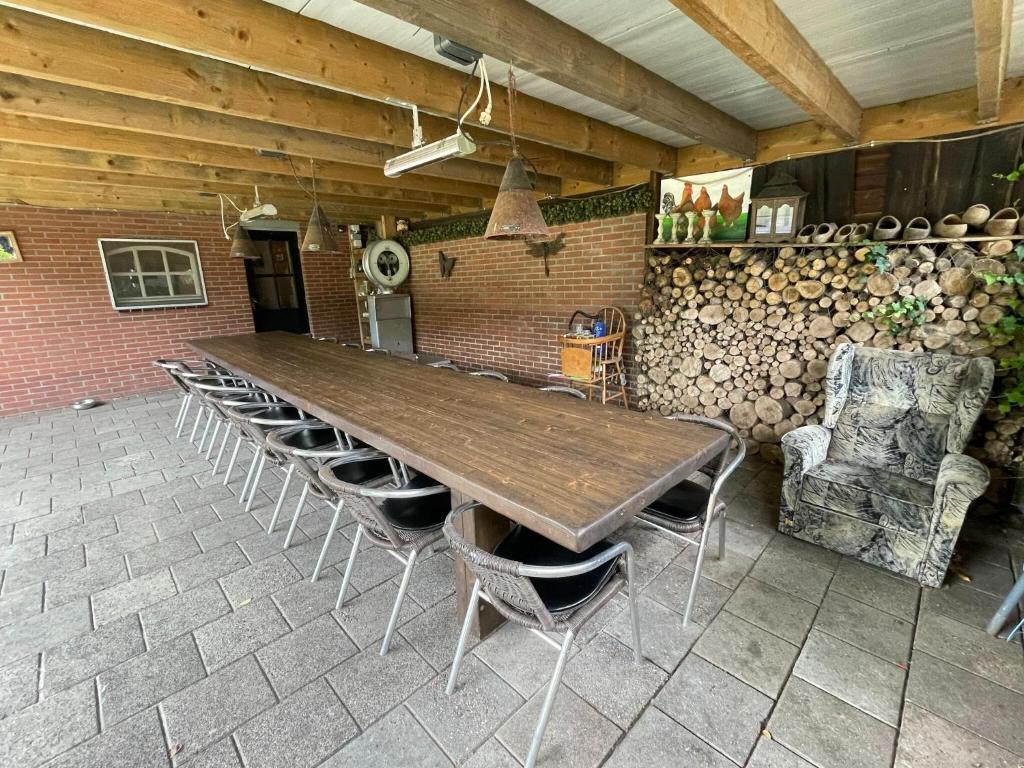 Family Farmhouse with go-karts photo 3