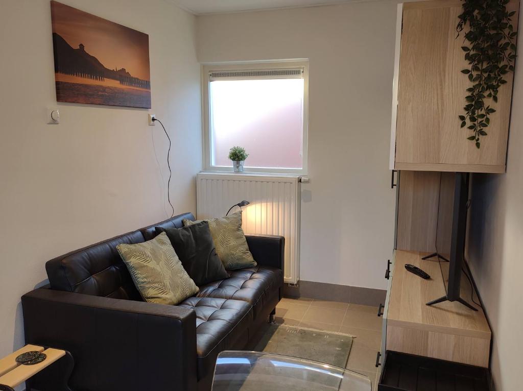 TINY STUDIO BATAVIA adults only Bed by the Sea photo 2