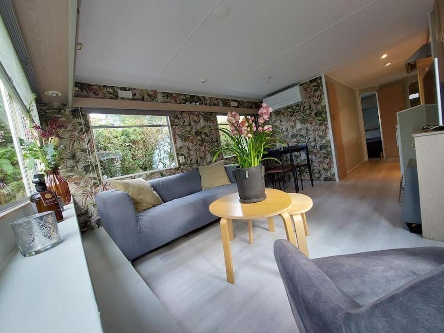 Te Huur: leuke 4-persoons Stacaravan op top locatie! — photo 1