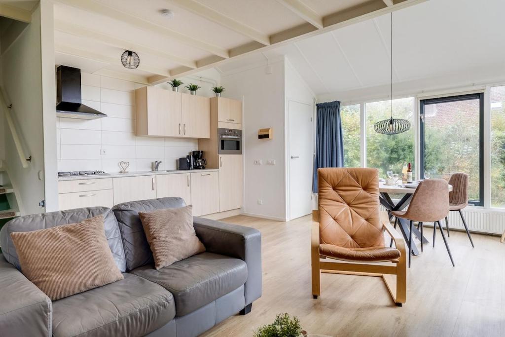 Grote Bonte Specht I Moderne Bungalow aan Bosrand photo 2