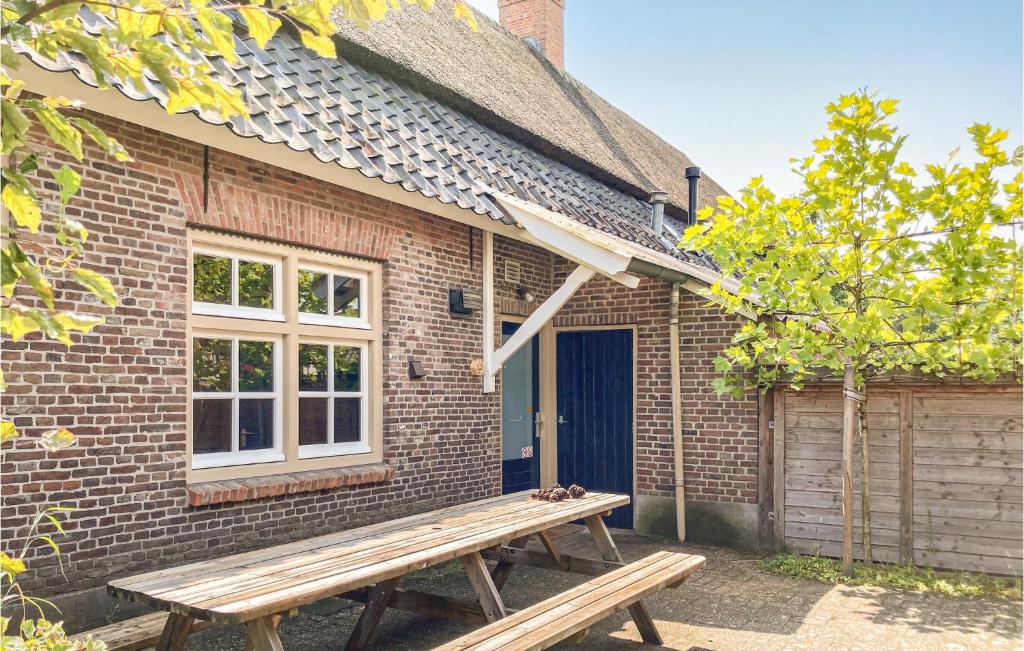 2 Bedroom Awesome Home In Loon Op Zand photo 2