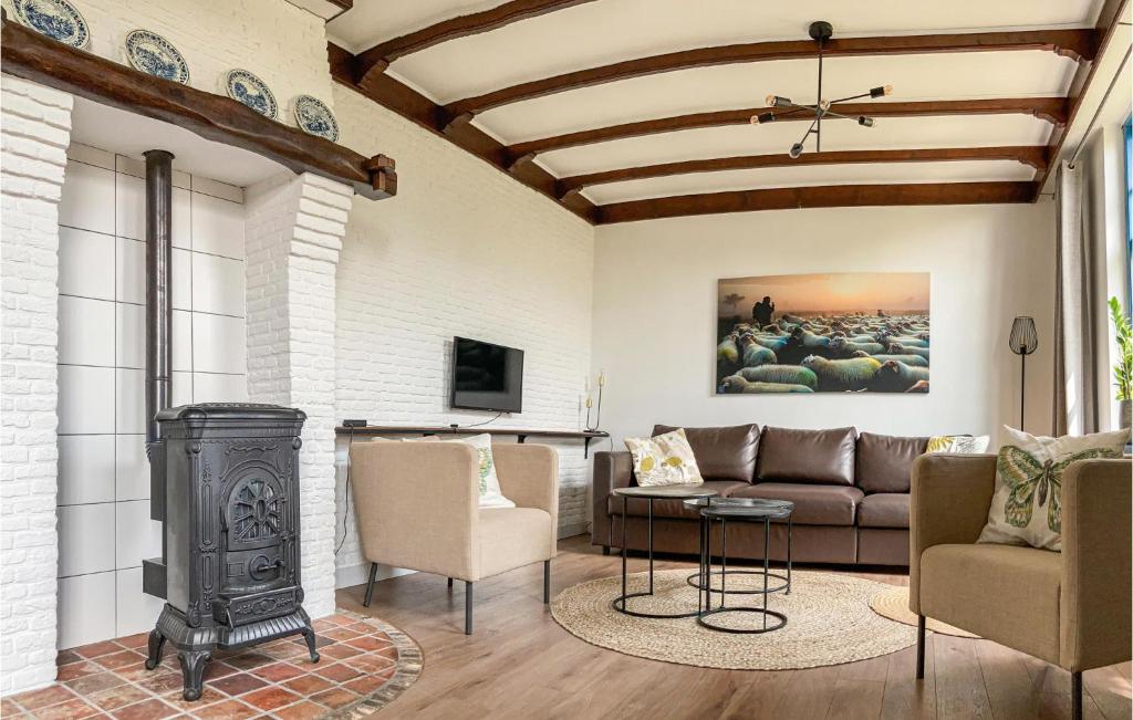 2 Bedroom Awesome Home In Loon Op Zand photo 3