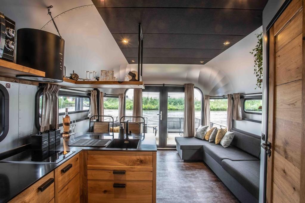The Côôn Tinyfloatinghome — photo 1