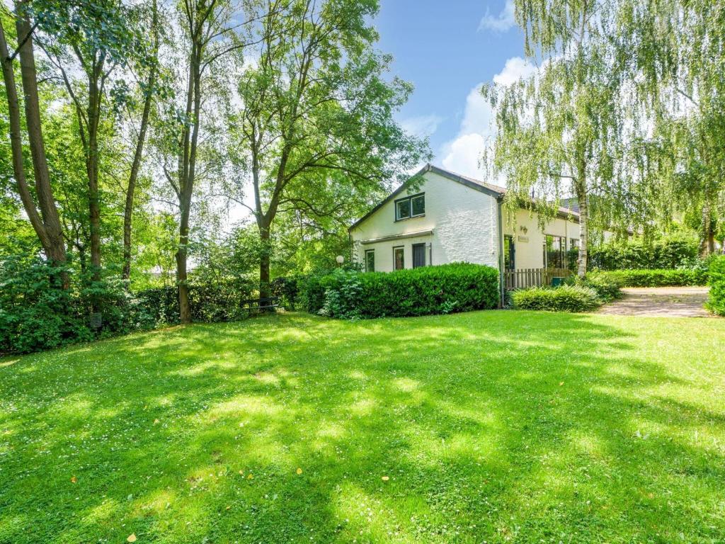 Holiday Home in Ulestraten with Forest — photo 1