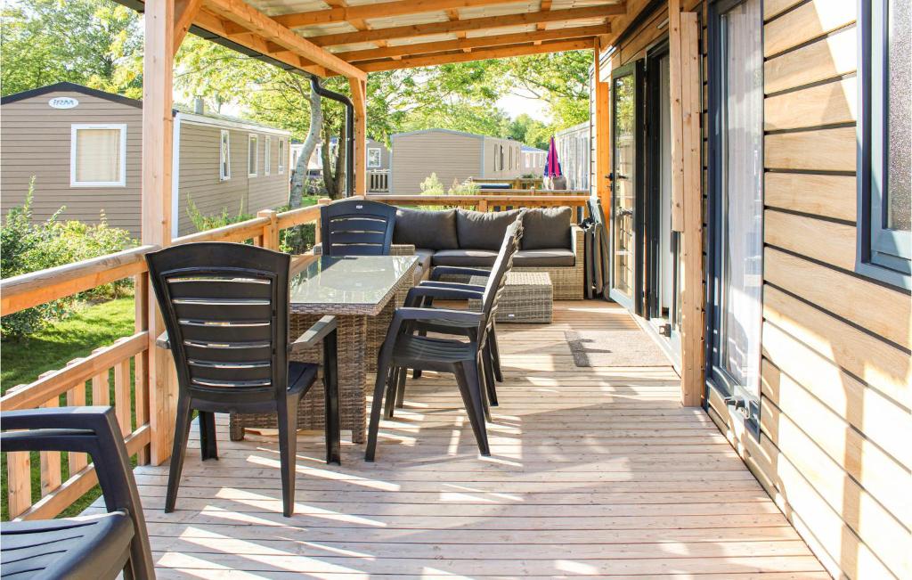 Awesome Home In Lauwersoog With Kitchen photo 2